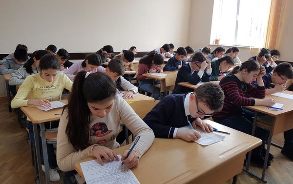 В школе № 11 города Сумгаита прошла Олимпиада по русскому языку и литературе - Sputnik Азербайджан