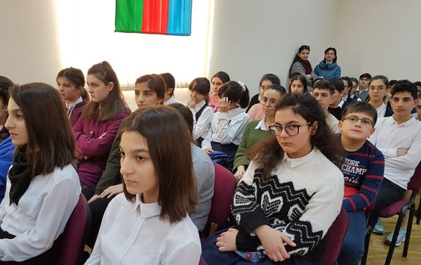 В школе № 11 города Сумгаита прошла Олимпиада по русскому языку и литературе - Sputnik Азербайджан