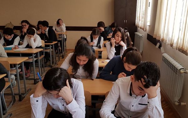 В школе № 11 города Сумгаита прошла Олимпиада по русскому языку и литературе - Sputnik Азербайджан