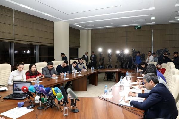 Министр труда пояснил, кому и на сколько увеличили пособия в Азербайджане - Sputnik Азербайджан