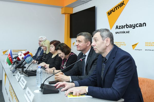 С погибшими в Ходжалы детьми была уничтожена частичка будущего Азербайджана - Савельев - Sputnik Азербайджан