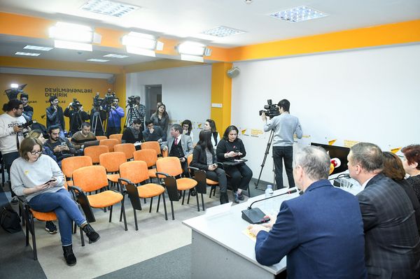 Итоги конференции Построение общего будущего, поиск общего прошлого и развитие общего настоящего обсуждают эксперты в пресс-центре Sputnik Азербайджан - Sputnik Азербайджан