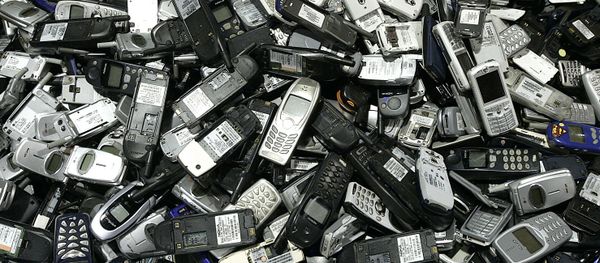 Старые телефоны на переработку - Sputnik Азербайджан