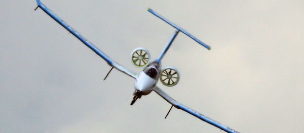 Электрический самолет Efan 1 выполняет свой демонстрационный полет на Парижском авиасалоне в Ле-Бурже - Sputnik Азербайджан