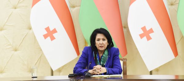 Azərbaycan Respublikasının Prezidenti İlham Əliyev və Gürcüstan Prezidenti xanım Salome Zurabişvili mətbuata bəyanatlarla çıxış ediblər - Sputnik Азербайджан
