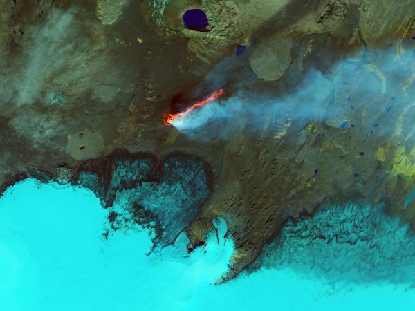 Лавовре поле Holuhraun в Исландии - Sputnik Азербайджан