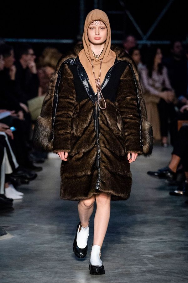 Burberry обвинили в пропаганде суицида - Sputnik Азербайджан