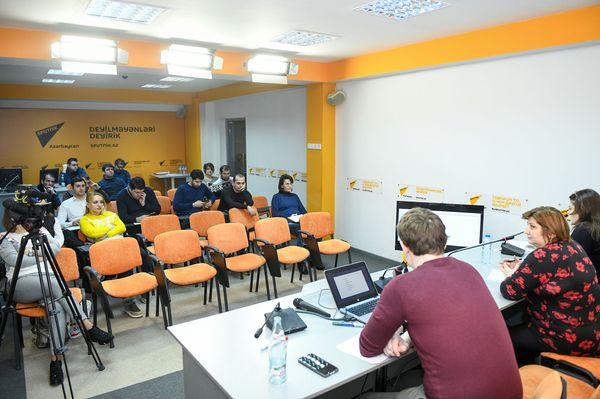 Очередной мастер-класс по онлайн-медиа для представителей азербайджанских СМИ в рамках образовательной программы SputnikPro  - Sputnik Азербайджан