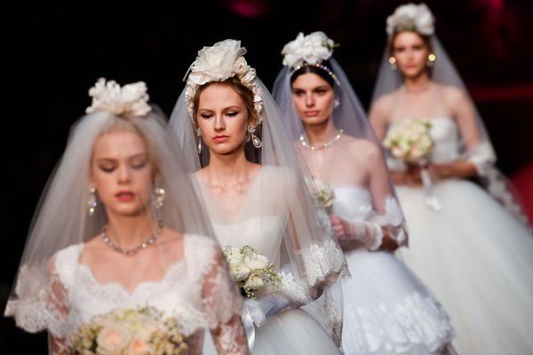 Показ коллекции Dolce & Gabbana на Неделе моды в Милане - Sputnik Азербайджан