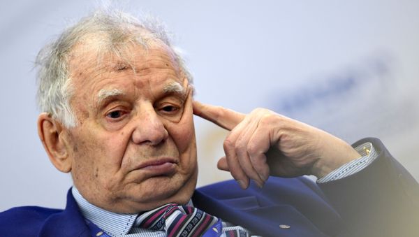 Лауреат Нобелевской премии по физике, вице-президент Российской академии наук Жорес Алферов - Sputnik Азербайджан