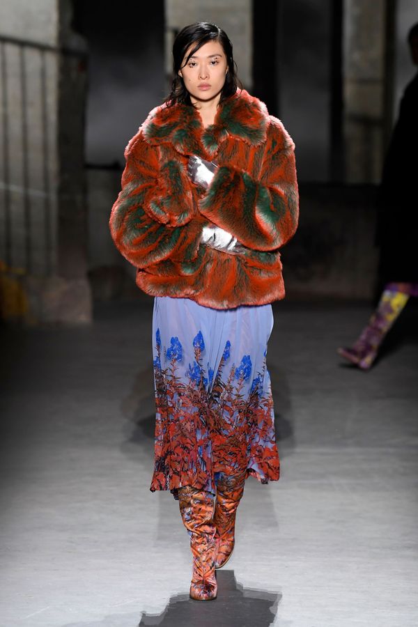 Показ Dries Van Noten осень-зима 2019 - Sputnik Азербайджан