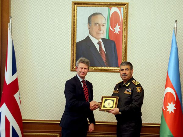 Великобритания заинтересована в укреплении военных связей с Азербайджаном - Sputnik Азербайджан