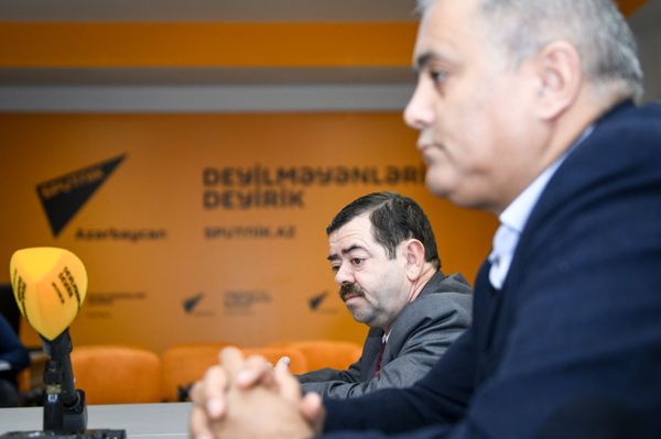 Заслуженный артист Азербайджана Натиг Фарзалиев - Sputnik Азербайджан