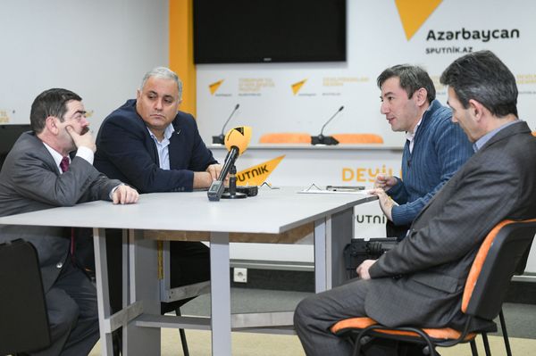 Круглый стол на тему О жизни современного азербайджанского театра, о новых течениях и борьбе за зрителя - Sputnik Азербайджан