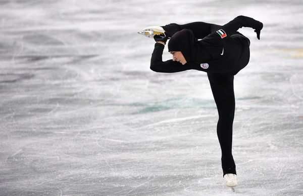 Спортсменка из ОАЭ Захра Лари на тренировке соревнований по фигурному катанию на XXIX Всемирной зимней Универсиаде 2019 - Sputnik Азербайджан