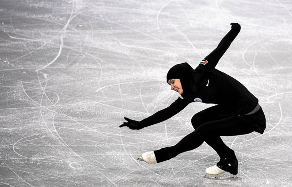 Спортсменка из ОАЭ Захра Лари на тренировке соревнований по фигурному катанию на XXIX Всемирной зимней Универсиаде 2019 - Sputnik Азербайджан