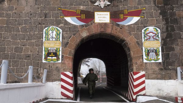 Военнослужащие на территории 102-й российской военной базы Южного военного округа в Гюмри - Sputnik Азербайджан