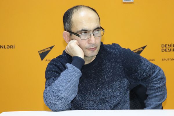 Коварный Паркинсон: жестокая болезнь настигла азербайджанского поэта совсем молодым - Sputnik Азербайджан