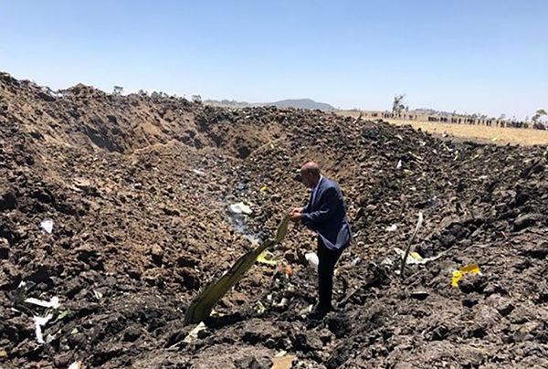 Обломки самолета авиакомпании Ethiopian Airlines  - Sputnik Азербайджан