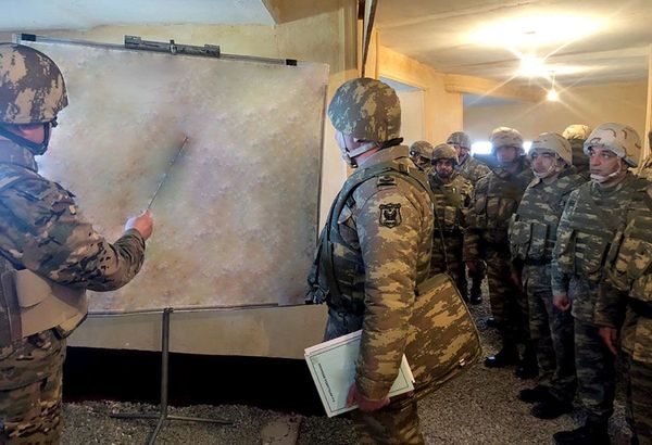 Азербайджанские военнослужащие провели разведку на местности - Sputnik Азербайджан