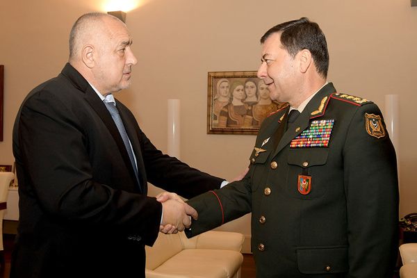 Глава Генштаба АР обсудил развитие военного сотрудничества с Болгарией - Sputnik Азербайджан
