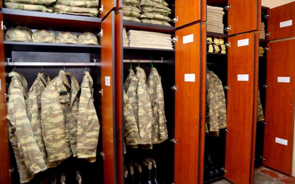 Министр обороны Азербайджана дал указания обеспечить постоянную боеготовность подразделений - Sputnik Азербайджан