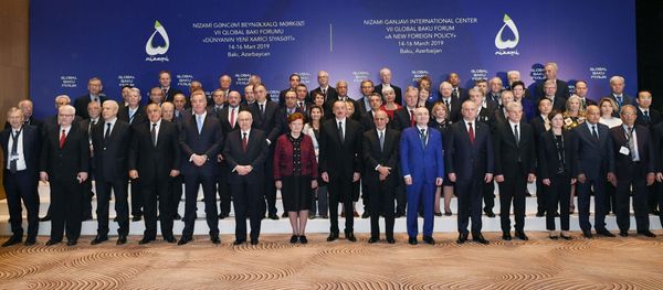 İlham Əliyev VII Qlobal Bakı Forumun açılışında iştirak edir - Sputnik Азербайджан