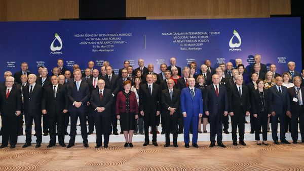 İlham Əliyev VII Qlobal Bakı Forumun açılışında iştirak edir - Sputnik Азербайджан