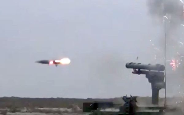 Азербайджанские военные открыли огонь по условному противнику - Sputnik Азербайджан