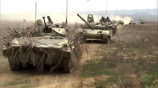 Азербайджанские военные открыли огонь по условному противнику - видео - Sputnik Азербайджан