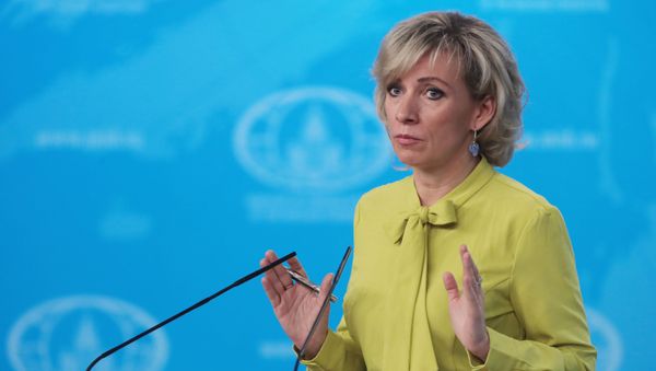Официальный представитель министерства иностранных дел России Мария Захарова во время брифинга в Москве. - Sputnik Азербайджан