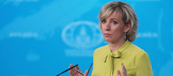 Официальный представитель министерства иностранных дел России Мария Захарова во время брифинга в Москве. - Sputnik Азербайджан
