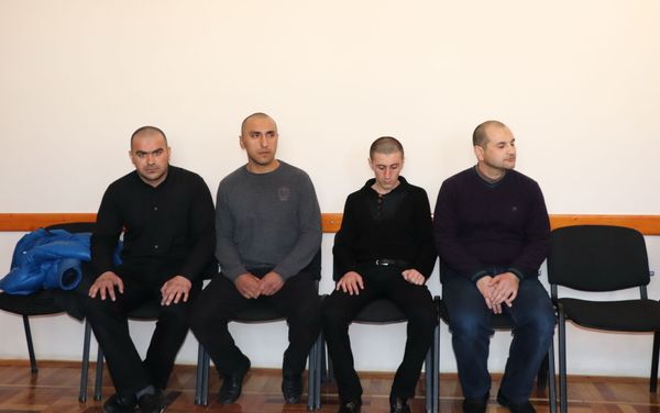 Люди, ожидающие освобождения в пенитенциарном учреждении номер 12 Люди, ожидающие освобождения в пенитенциарном учреждении номер 12 - Sputnik Азербайджан