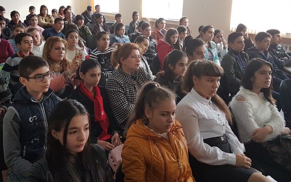 ХI республиканская Олимпиада по русскому языку и литературе прошла в школе № 2 имени М.А.Сабира города Евлаха - Sputnik Азербайджан