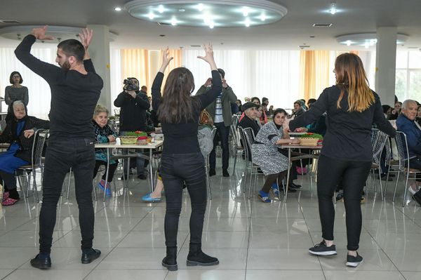 Благотворительная акция #ЩедрыйНовруз (#SəxavətliNovruz) для Дома престарелых - Sputnik Азербайджан