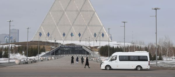 Дворец мира и согласия в Нур-Султане - Sputnik Азербайджан
