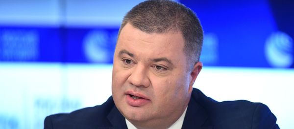 Подполковник Службы безопасности Украины (СБУ) Василий Прозоров на пресс-конференции в Международном мультимедийном пресс-центре МИА Россия сегодня - Sputnik Азербайджан