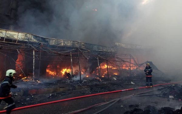 Пожар в торговом центре - Sputnik Азербайджан
