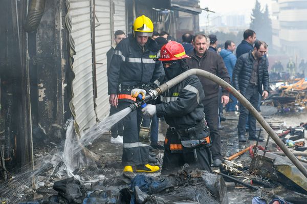Пожар в торговом центре Диглас - Sputnik Азербайджан