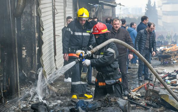 Пожар в торговом центре Диглас - Sputnik Азербайджан