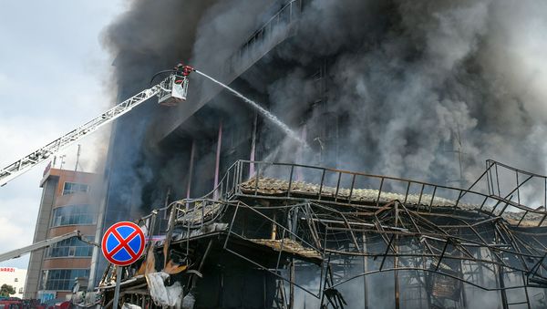 Пожар в торговом центре Диглас - Sputnik Азербайджан