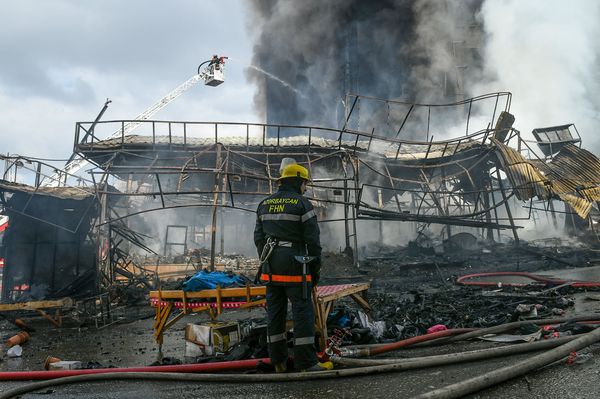 Пожар в торговом центре Диглас - Sputnik Азербайджан