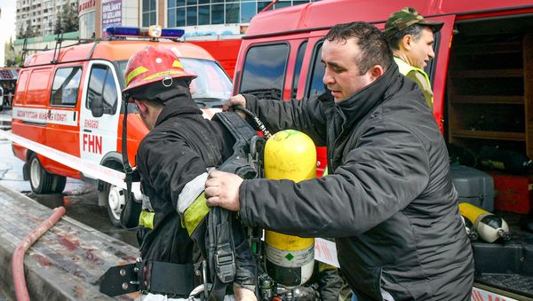 Пожар в торговом центре Диглас - Sputnik Азербайджан