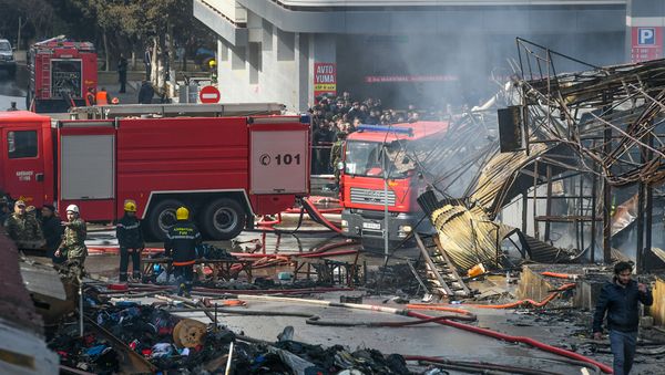 Пожар в торговом центре Диглас - Sputnik Азербайджан