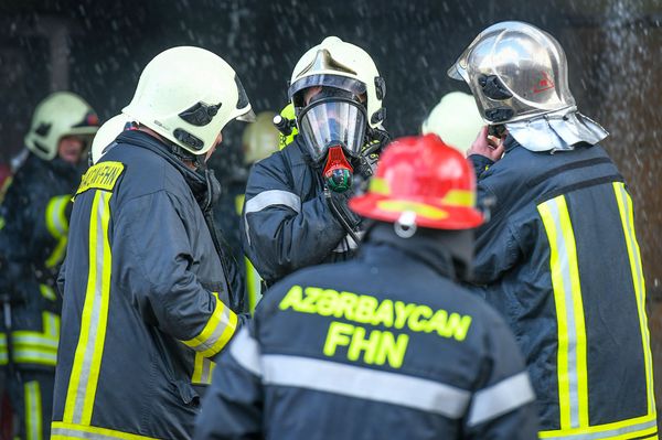 Пожар в торговом центре Диглас - Sputnik Азербайджан