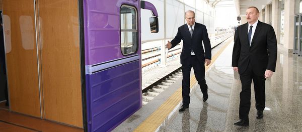 Президент Ильхам Алиев осмотрел станцию метро Бакмил - Sputnik Азербайджан