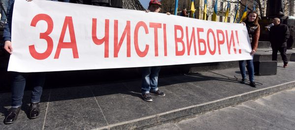 Участники народного вече за честные выборы у памятника Тарасу Шевченко во Львове - Sputnik Азербайджан