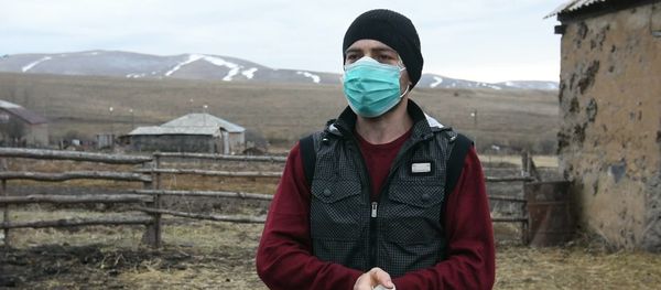 Парень из грузинской деревни убил волка голыми руками   - Sputnik Азербайджан