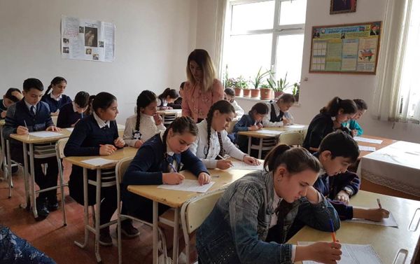 ХI республиканская Олимпиада по русскому языку и литературе прошла в школе-лицее № 8 города Хачмаза - Sputnik Азербайджан