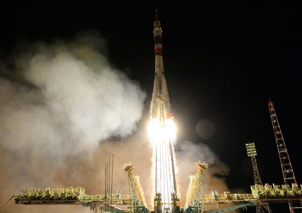 Старт пилотируемого корабля Союз МС-12 - Sputnik Азербайджан